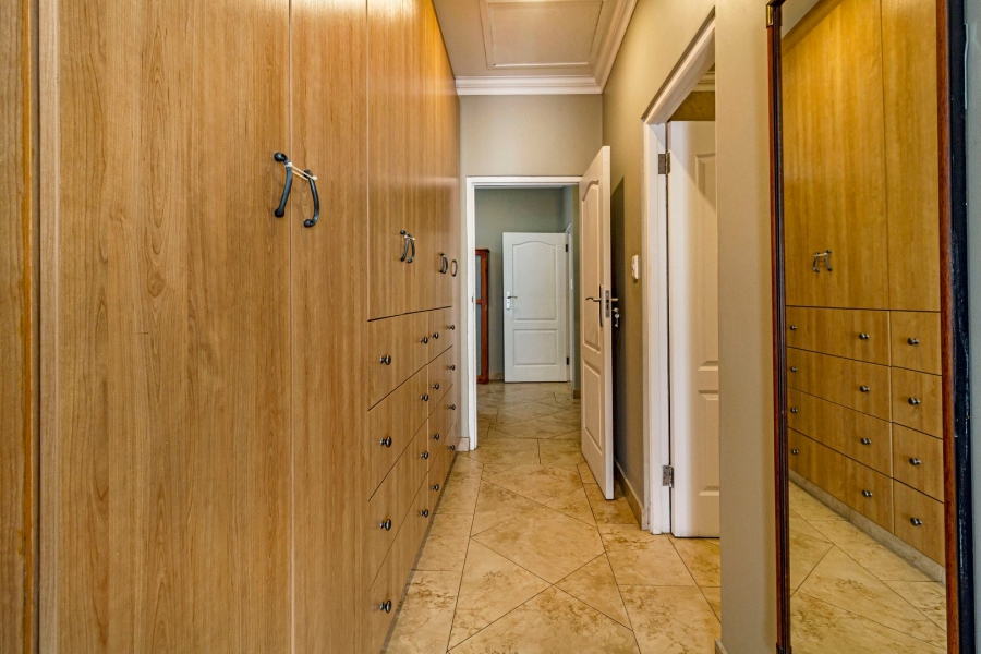 5 Bedroom Property for Sale in Golden Acre Western Cape